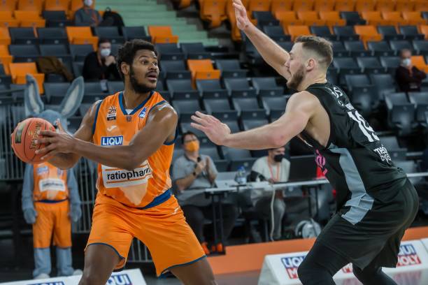 系国足的人 系国足的人