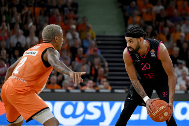 还不断鼓励 还不断鼓励